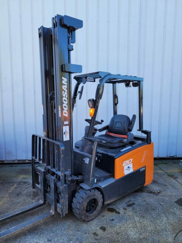 Chariot élévateur électrique DOOSAN B20T-7