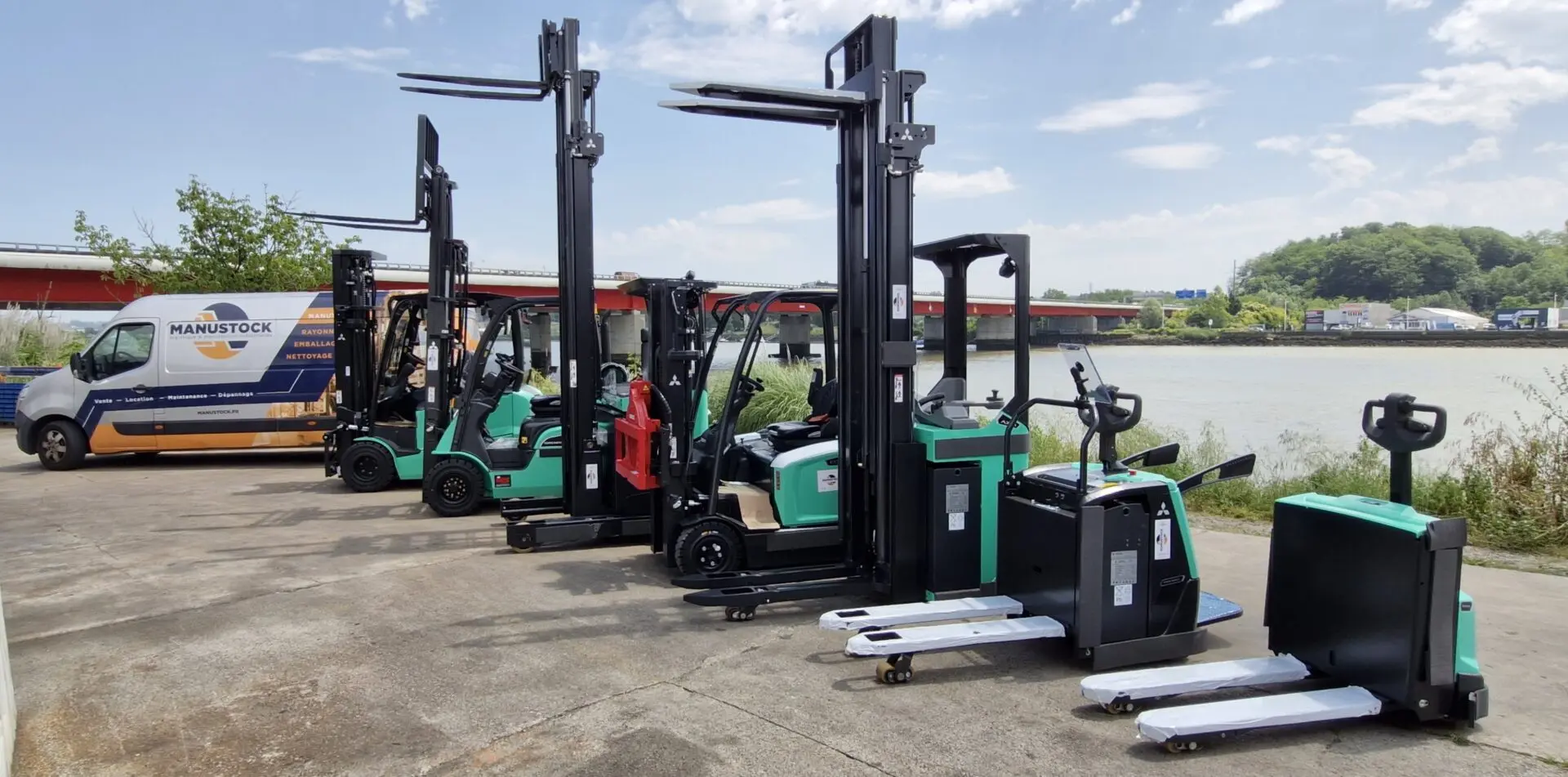 LIVRAISON MATÉRIELS MITSUBISHI MANUSTOCK BAYONNE